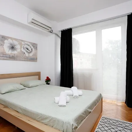 Rico's 3 Bedroom Center Apartment